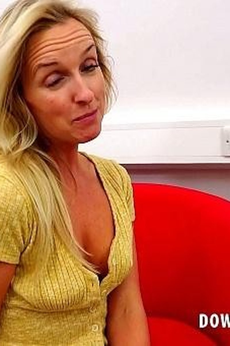 Toni - Screenshot 1 of 4 - Downblouse