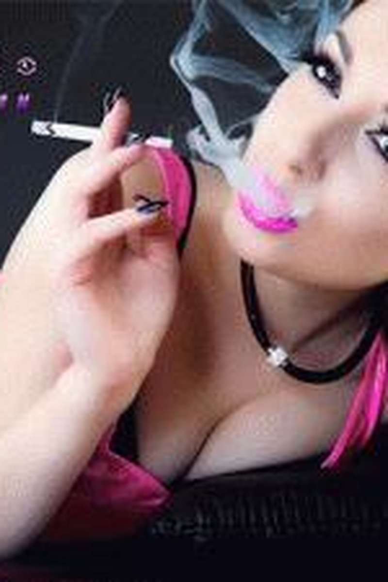 Flamingo - Screenshot 1 of 4 - Cigarette