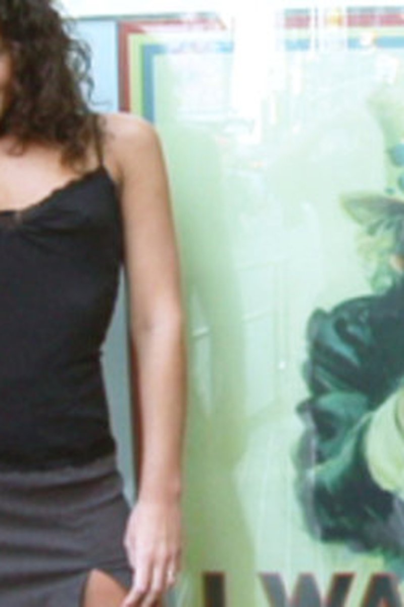 Adriana Deville - Screenshot 1 of 4 - Brown Hair