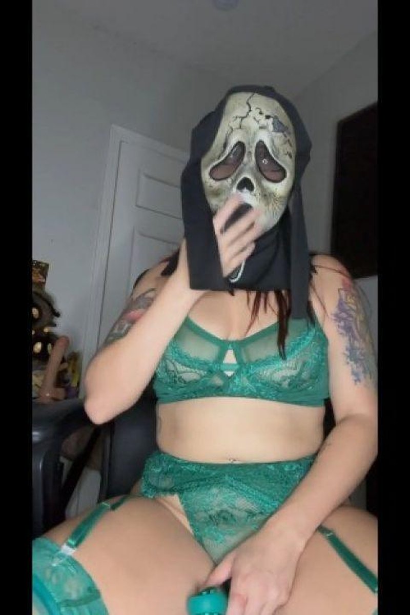 Spooky Slut Touches Herself Till She Squirts - Screenshot 1 of 4 - Babes