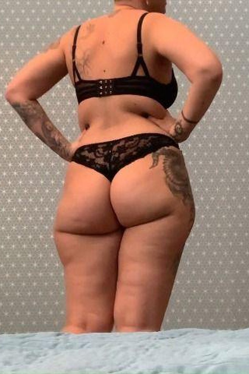 BBW Giantess - Screenshot 1 of 4 - BBW