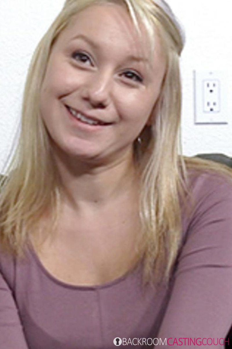 Ellie - Screenshot 1 of 4 - Anal