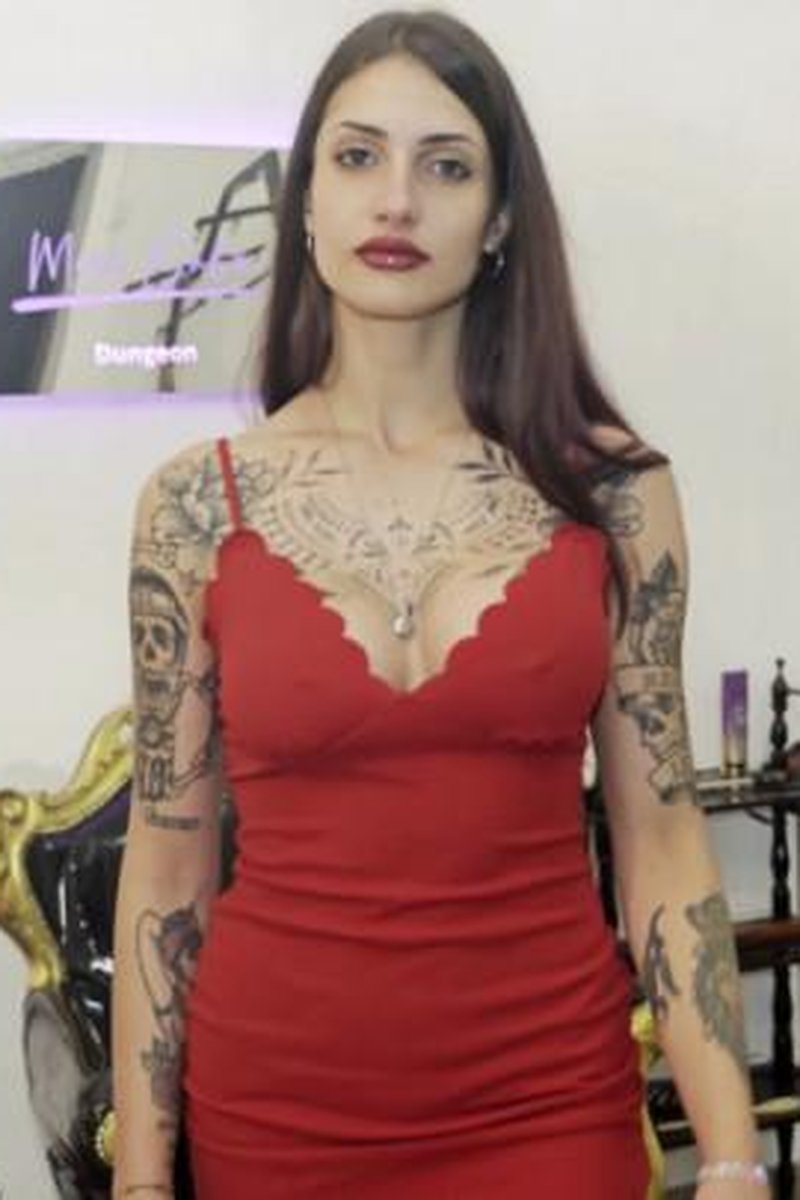 Biting - Screenshot 1 of 4 - Domination