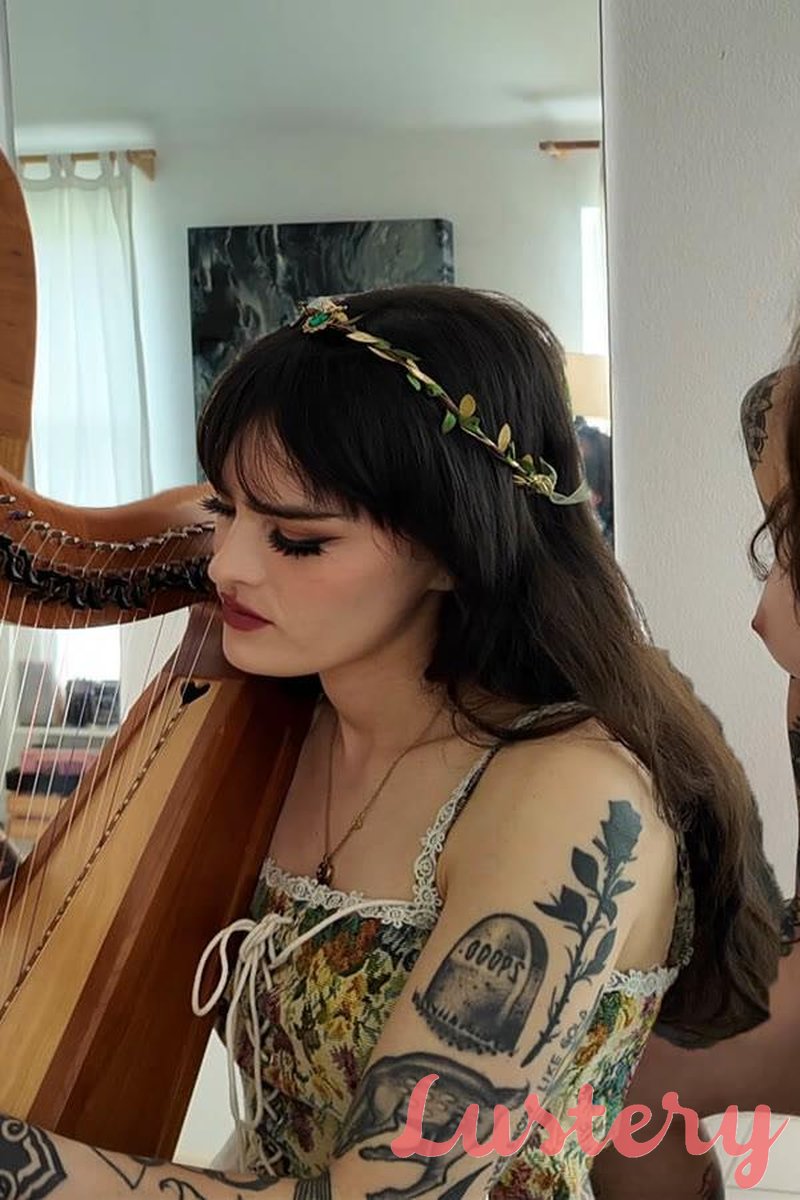 Pull On My Harp Strings - Screenshot 1 of 4 - All Sex