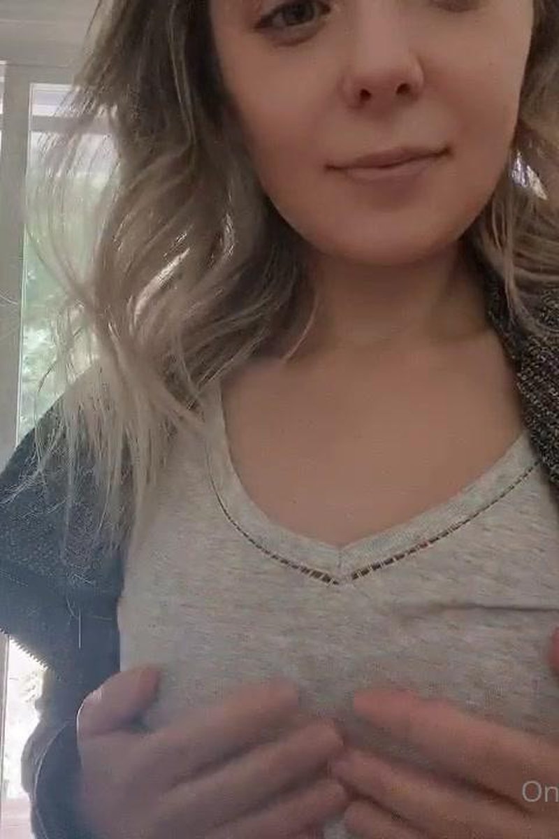 There's A Plumber In My House Right Now - Screenshot 1 of 4 - Caireen Kinley