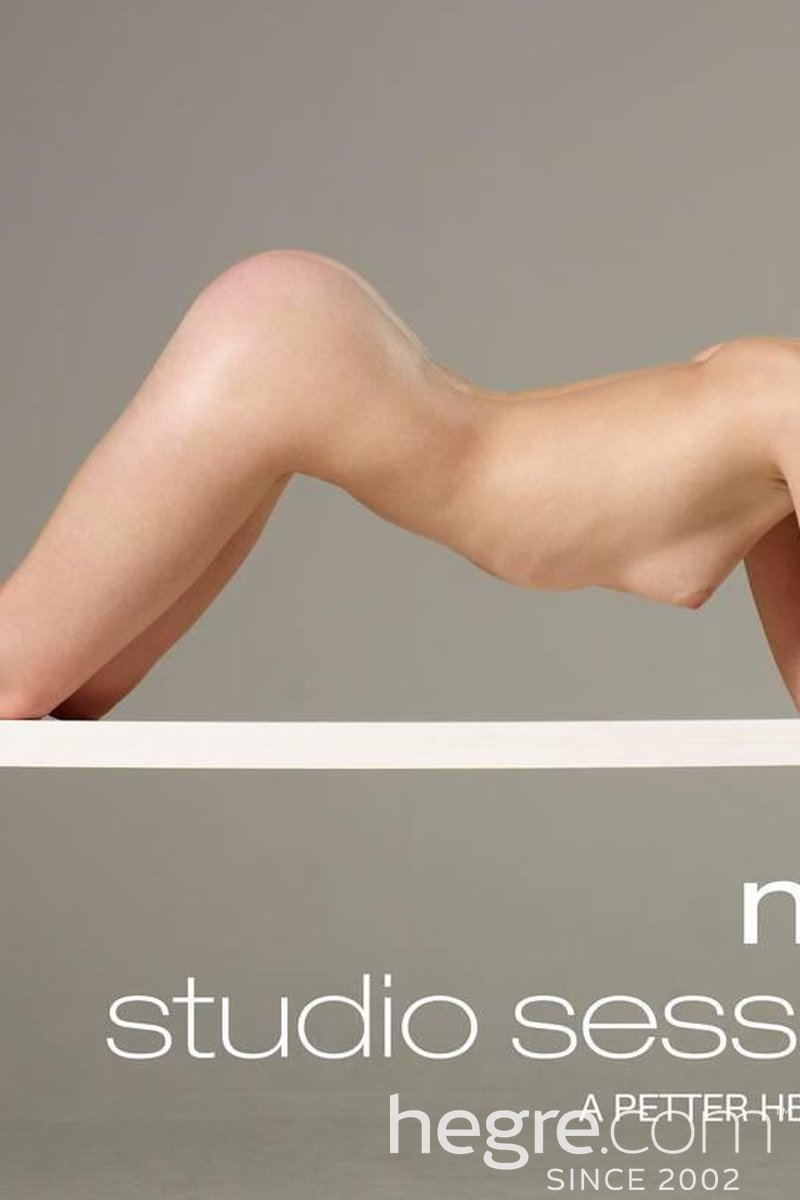 Mia Studio Session - Screenshot 1 of 4 - Brown Hair