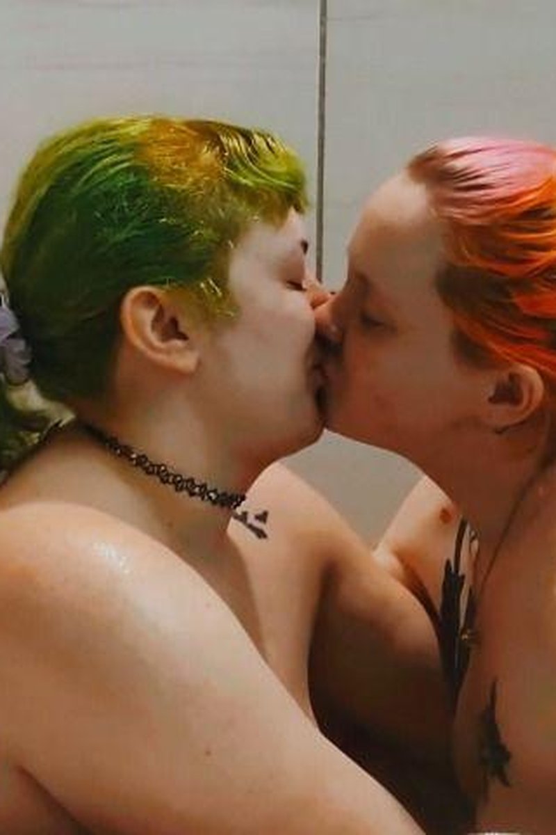 Make Out Bath Party - Screenshot 1 of 4 - BBW