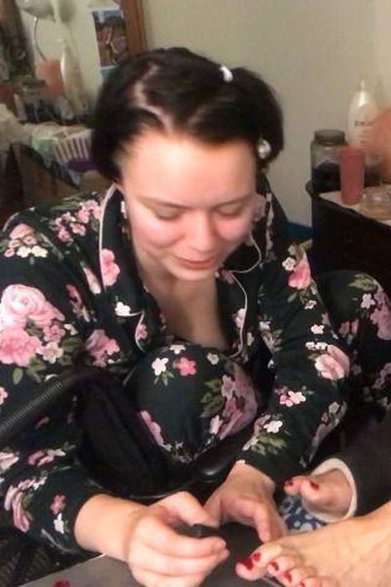 Eliza Mae Paints My Toenails Red - Screenshot 1 of 4 - Big Tits