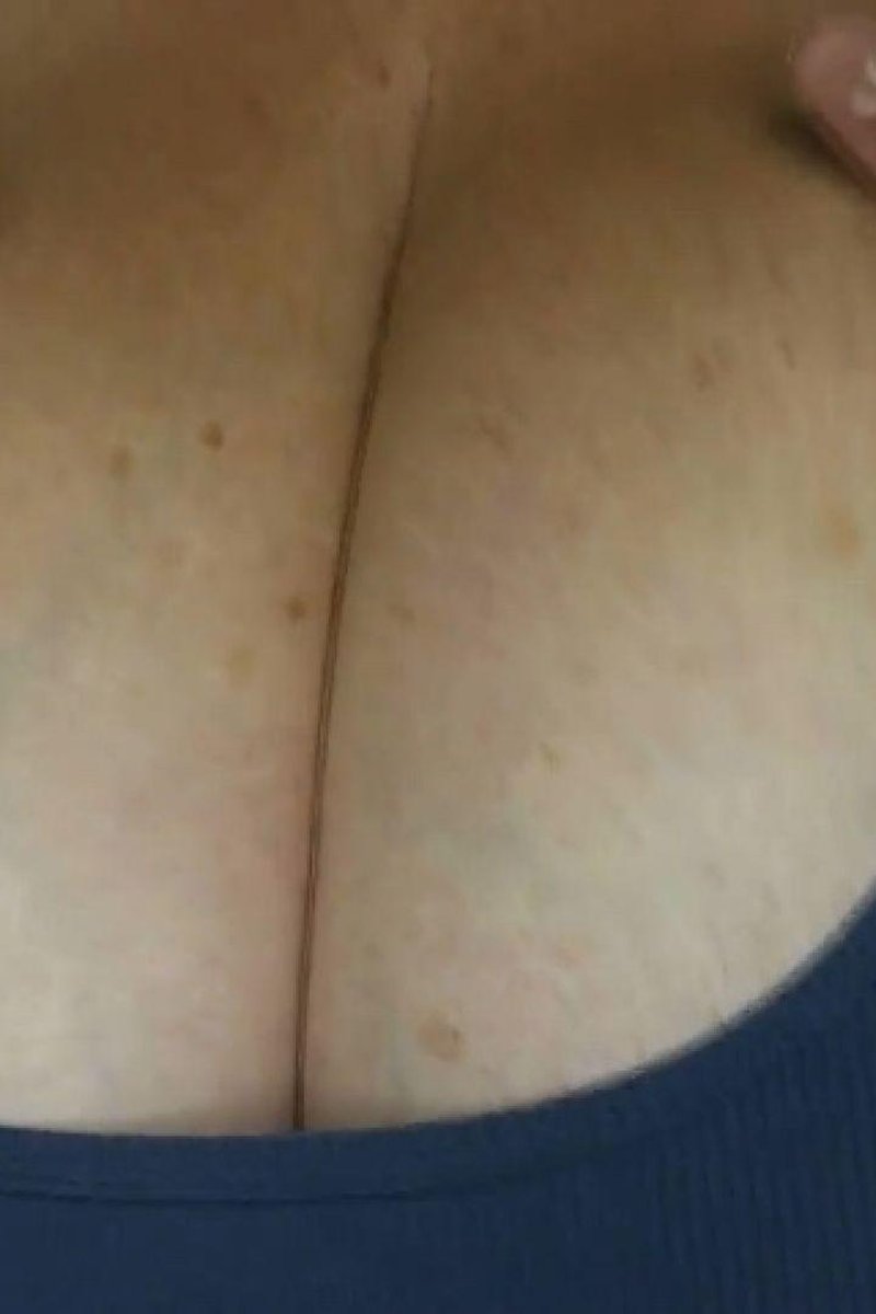 Bouncing Boobs - Screenshot 1 of 4 - Huge Tits