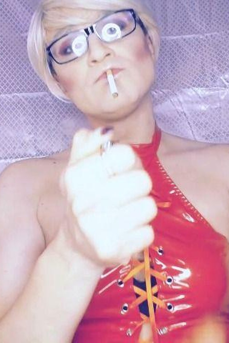Cigarette And Chat - Screenshot 1 of 4 - Masturbation