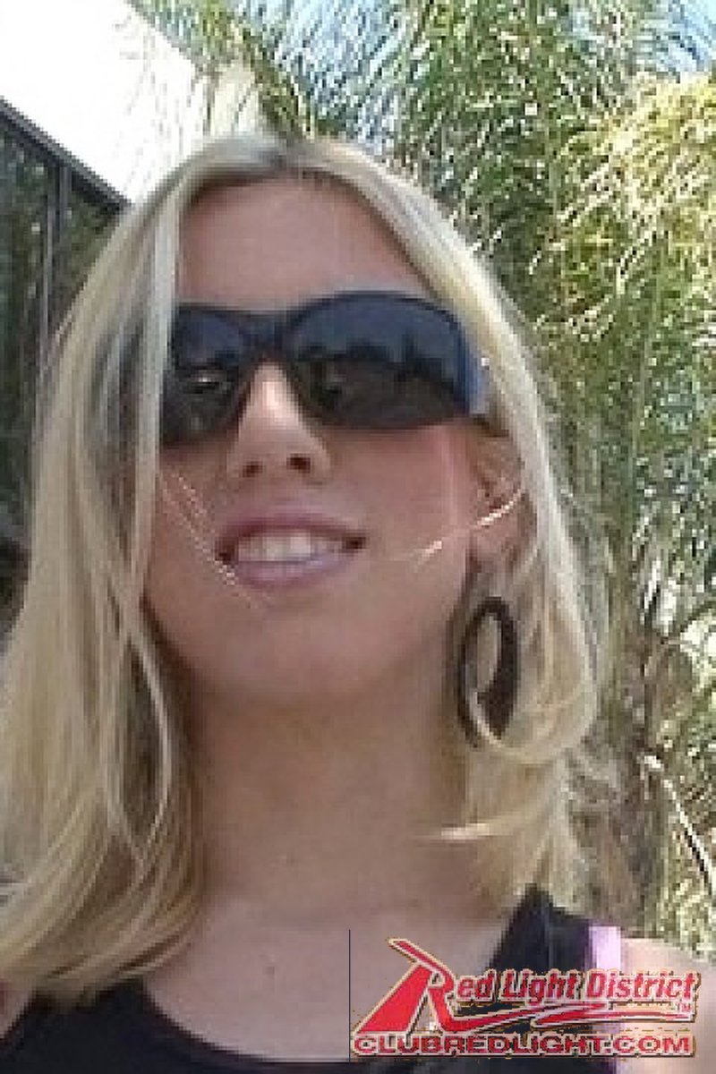 Nikki Jayne Is So New She Cums First - Screenshot 1 of 4 - Blond Hair