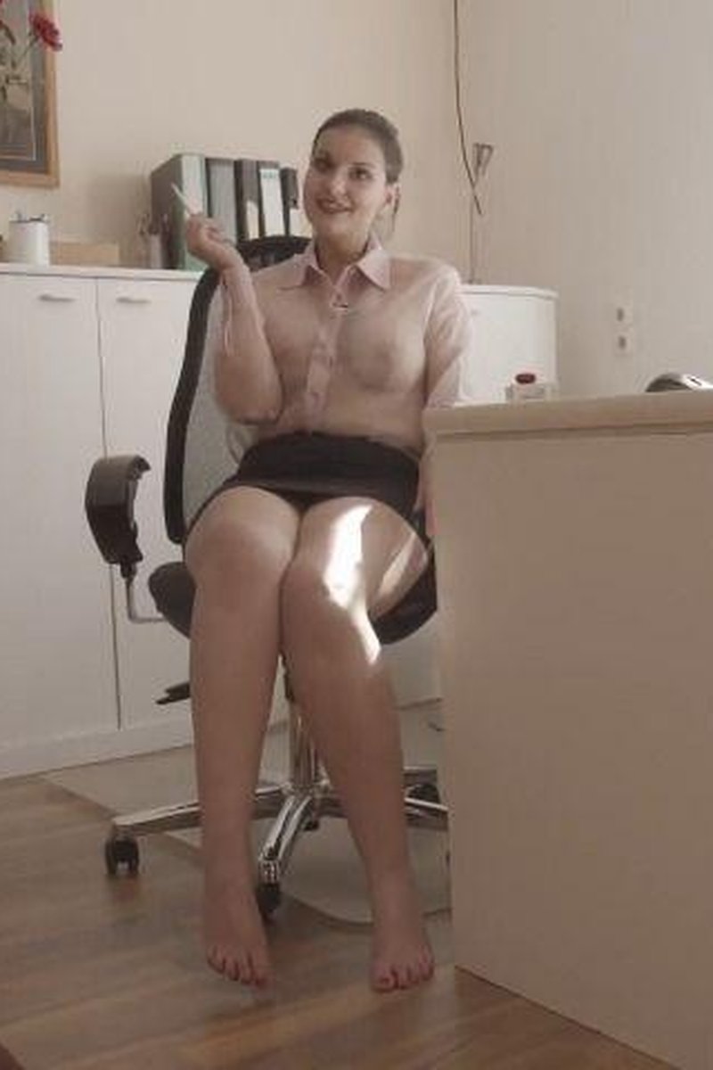 Lick Me - Screenshot 1 of 4 - Babes