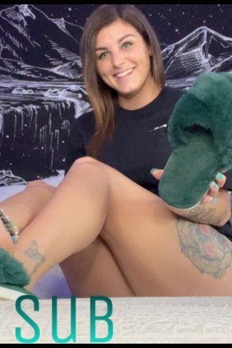 Slipper Sub - Screenshot 1 of 4 - Femdom