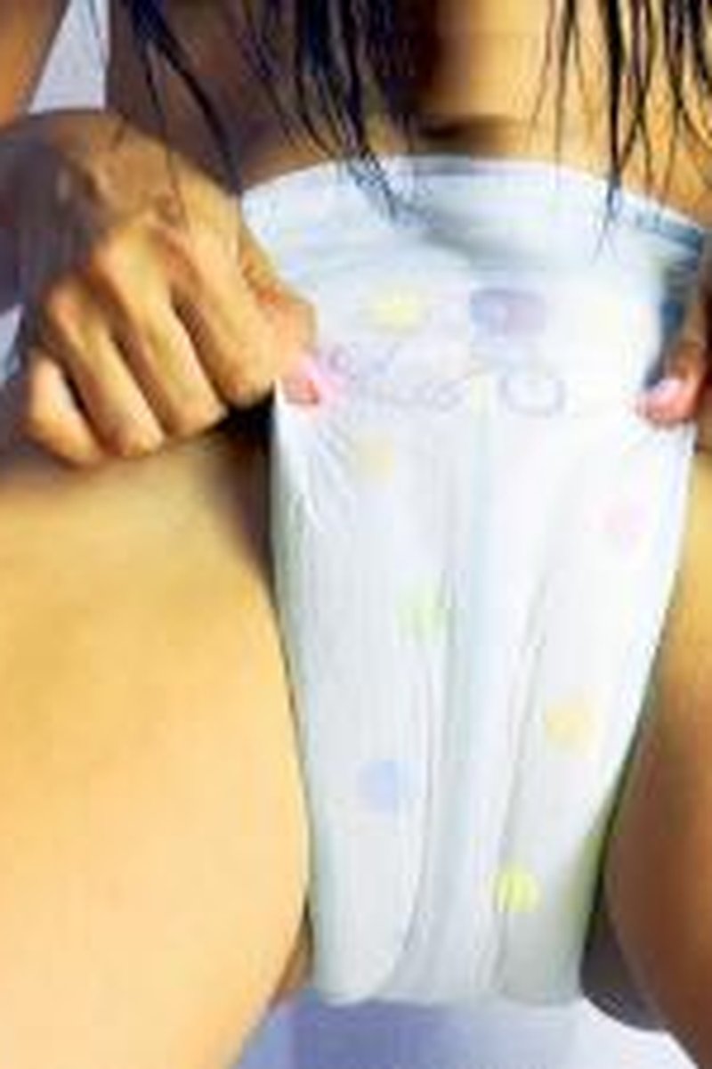 Bladder Full Diaper - Screenshot 1 of 4 - Body Worship