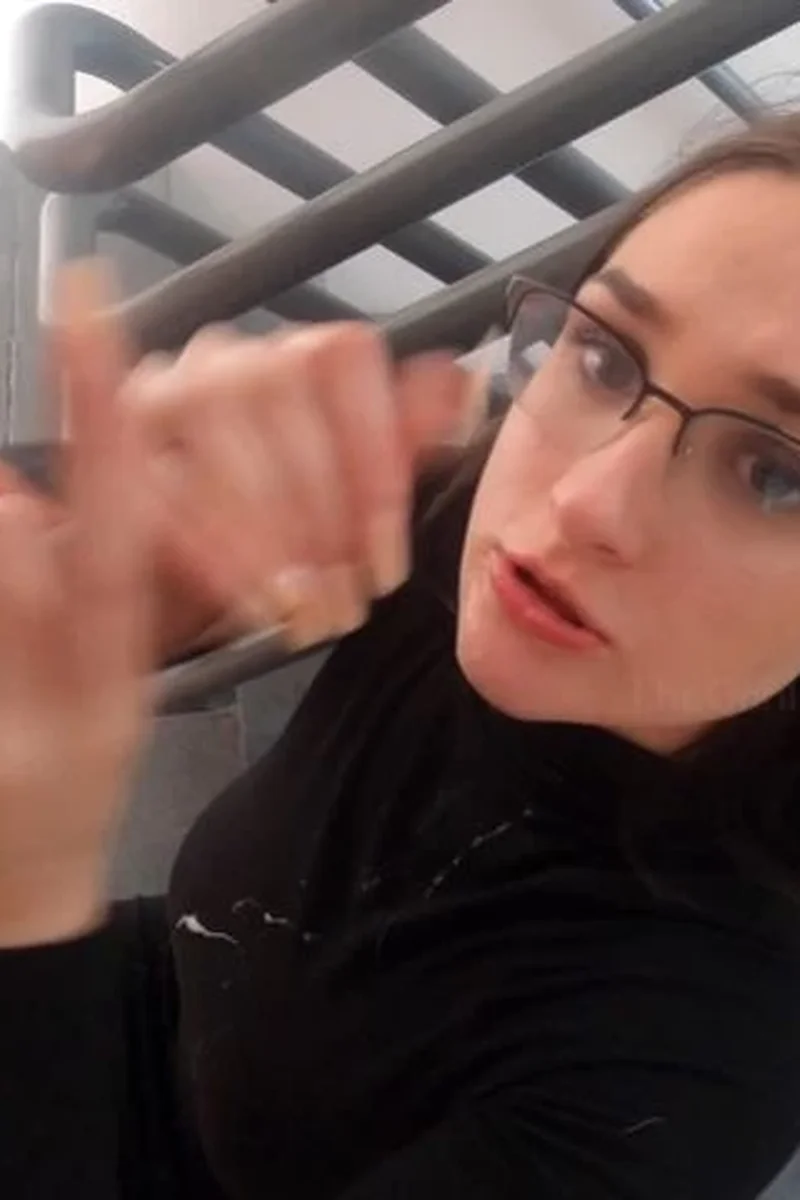 4K Blowjob in Elevator and Public Stairs - Screenshot 1 of 4 - Blowjob