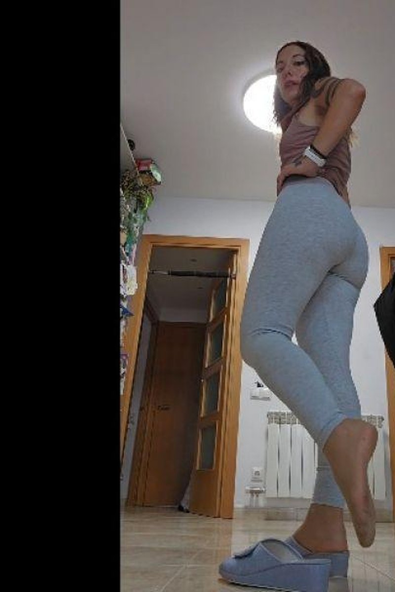 Slippers Modeling - Screenshot 1 of 4 - Babes
