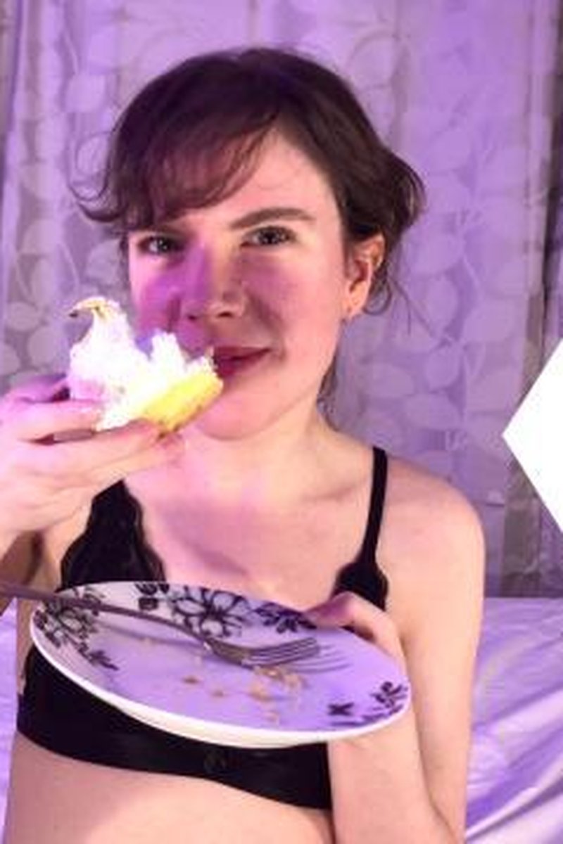 Rewind Lemon Cake - Screenshot 1 of 4 - Chewing