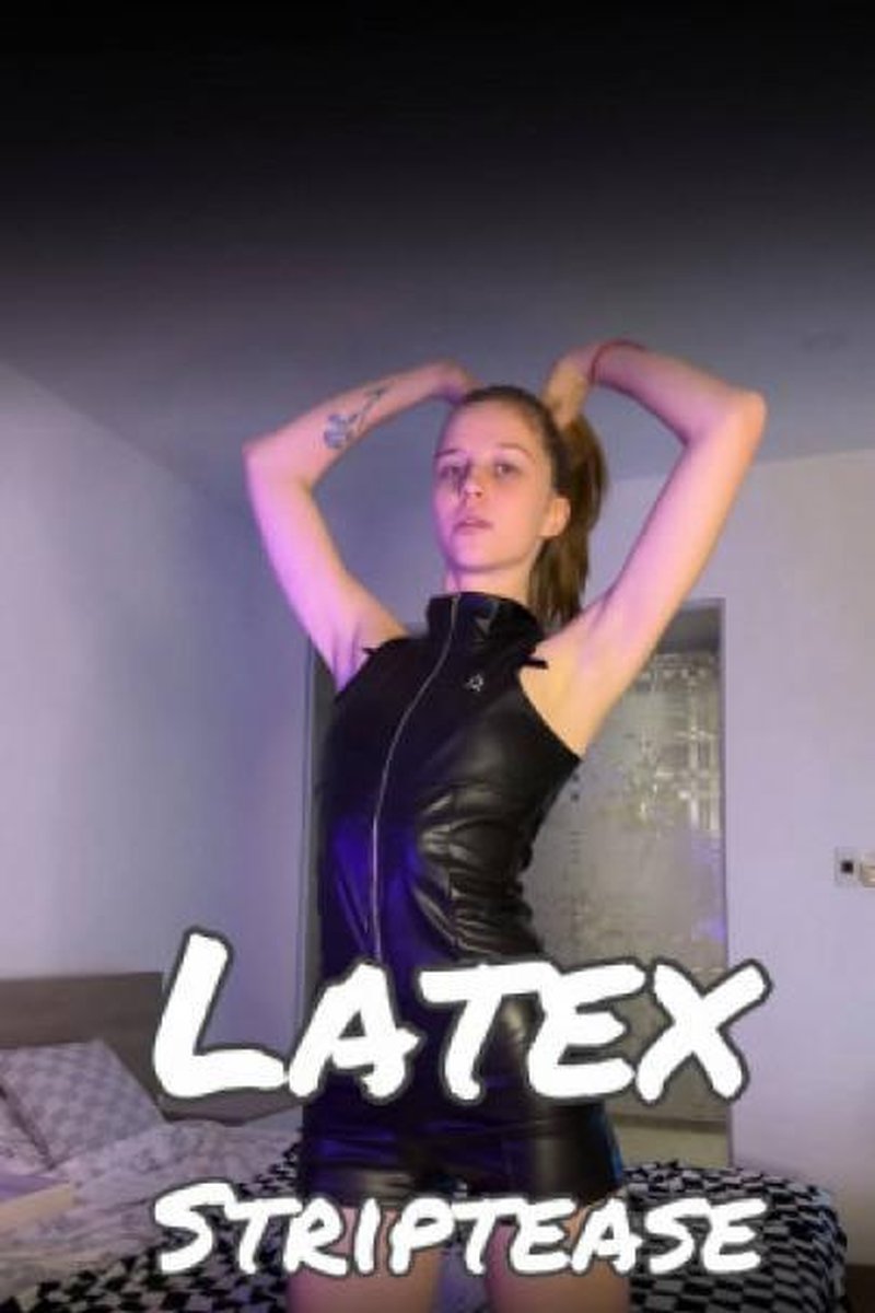 Latex Striptease - Screenshot 1 of 4 - Babes