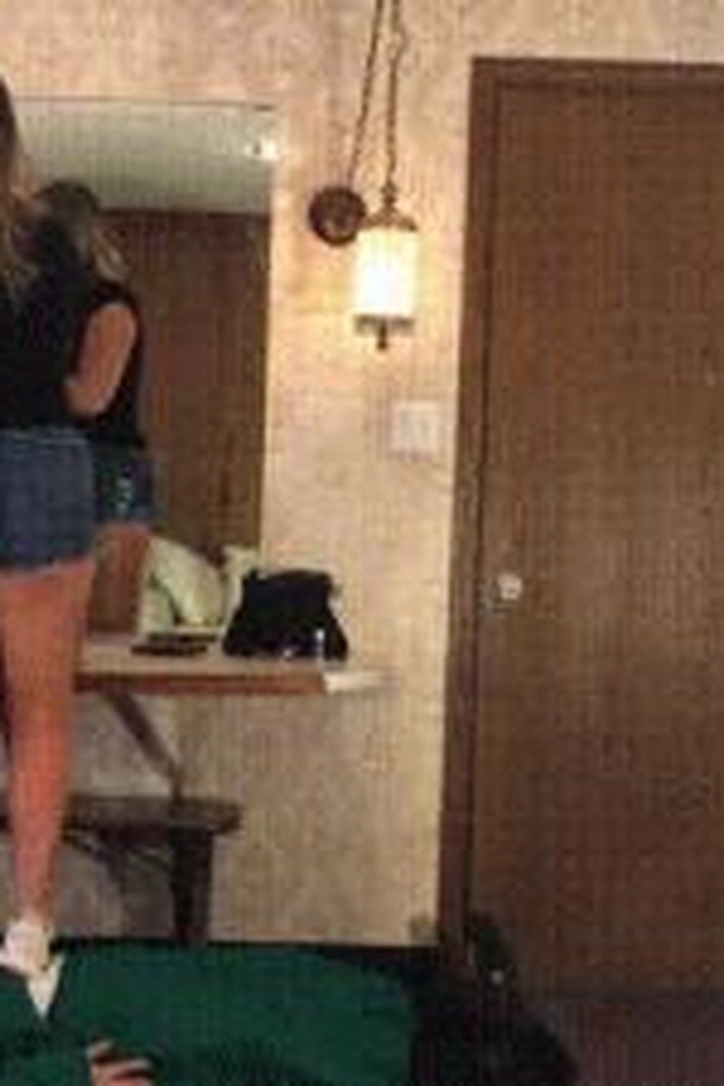 House Sitting Trample - Screenshot 1 of 4 - Costume