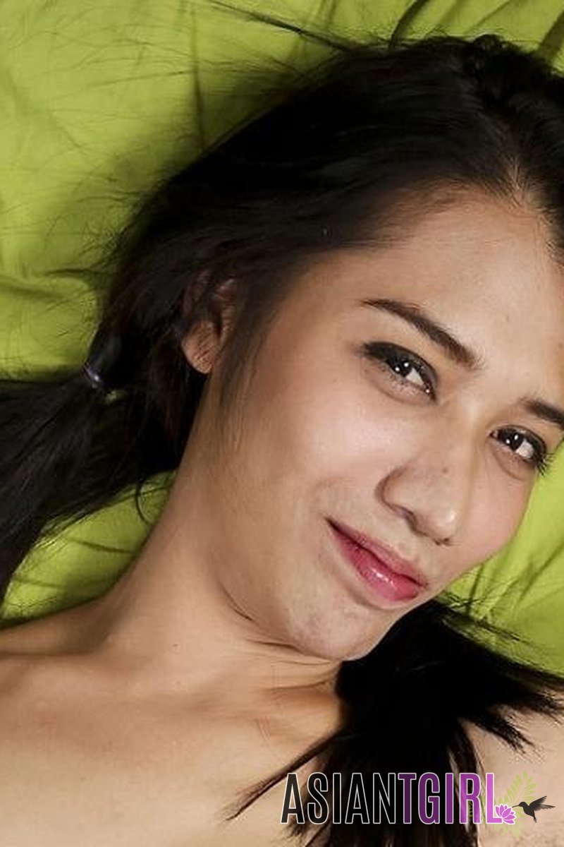 In Bed With Ae - Screenshot 1 of 4 - Asian