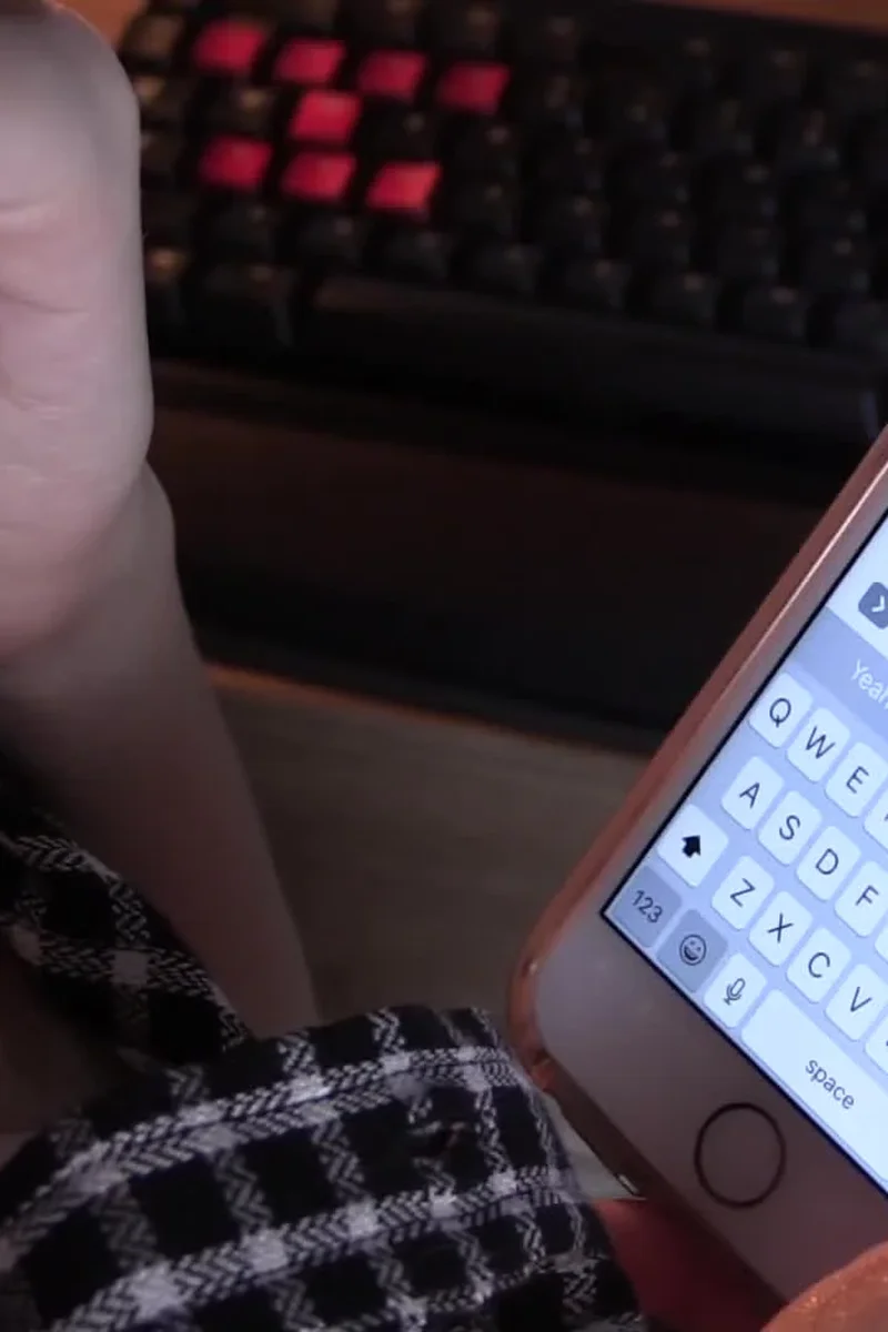 Co-Worker - Screenshot 1 of 4 - Babes