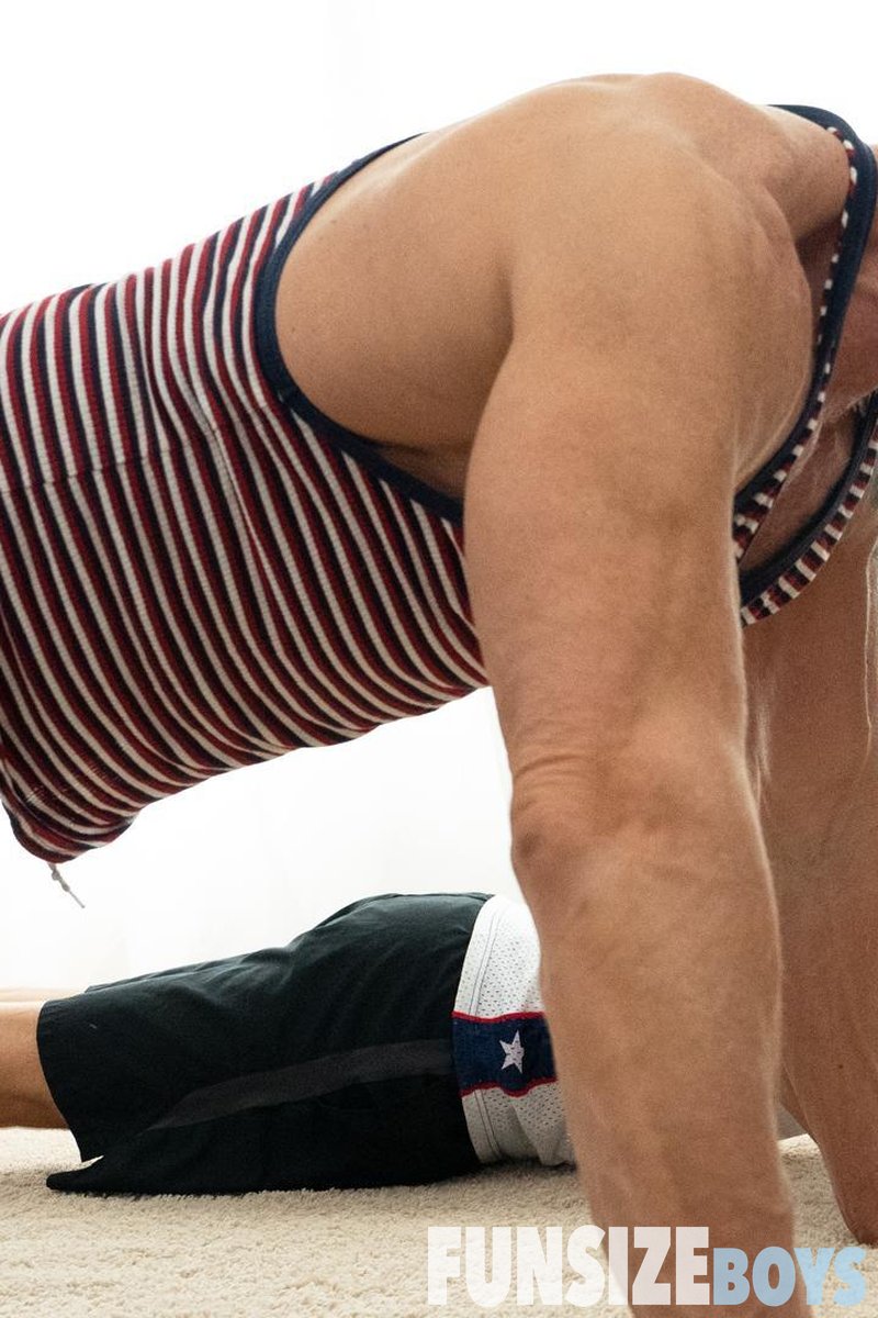 Lukas - Chapter 1: Funsize Boy Workout - Screenshot 1 of 4 - Big Dick