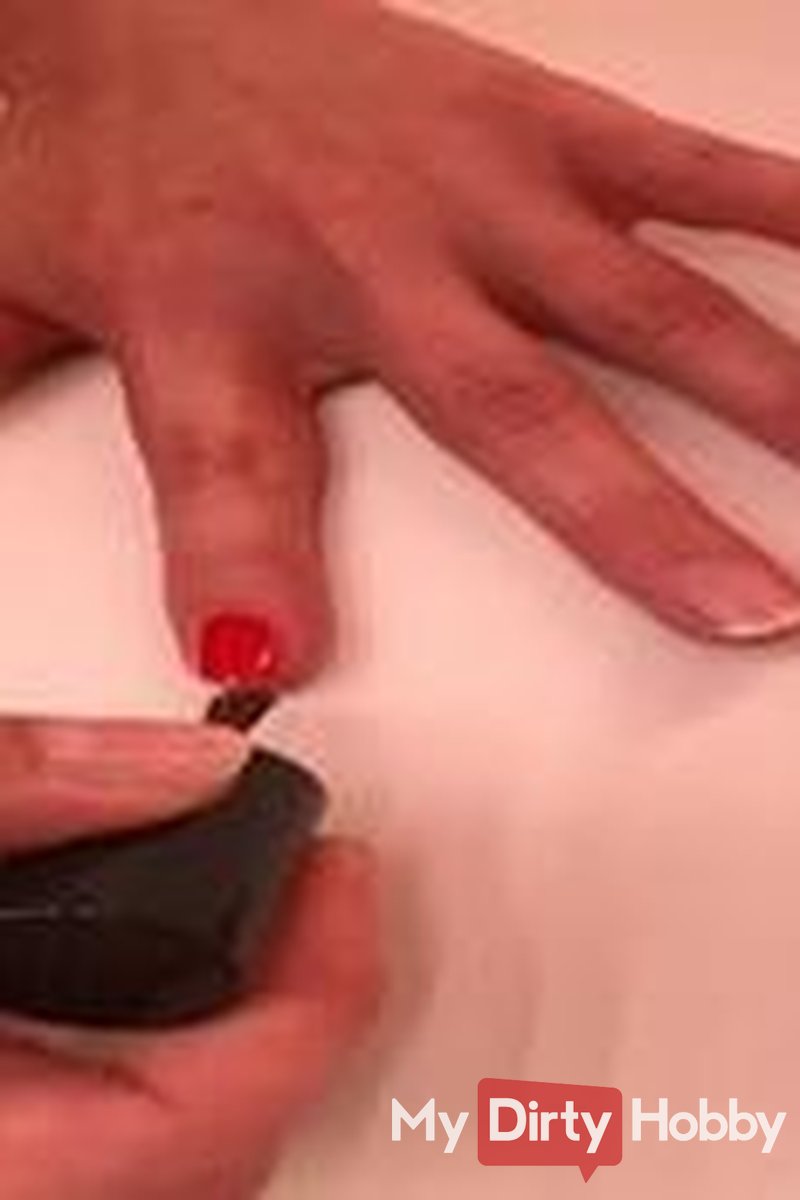 Red Fingernails for You - Screenshot 1 of 4 - Nia Loxx