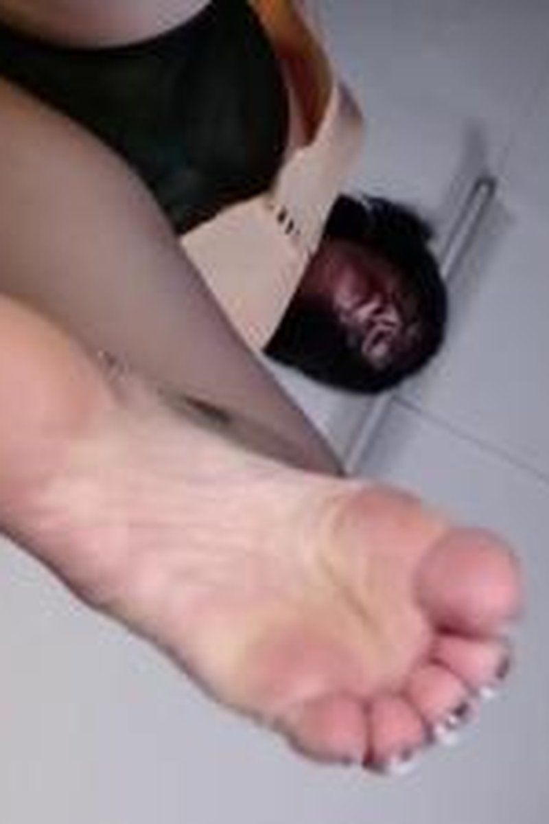 Stomping - Screenshot 1 of 4 - Barefoot