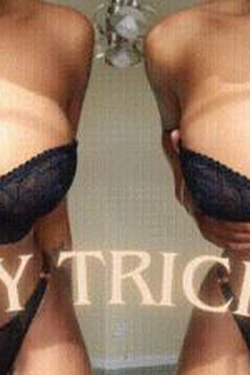 Titty Trickery - Screenshot 1 of 4 - Black