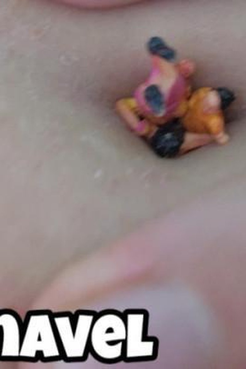Tiny Girls Inside Deep Belly Button - Screenshot 1 of 4 - Belly Fetish