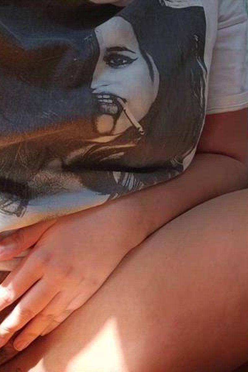 TP-yourvidsabigaillatina-hairy-pussy-worship-in-sunlight-spreading-close-up