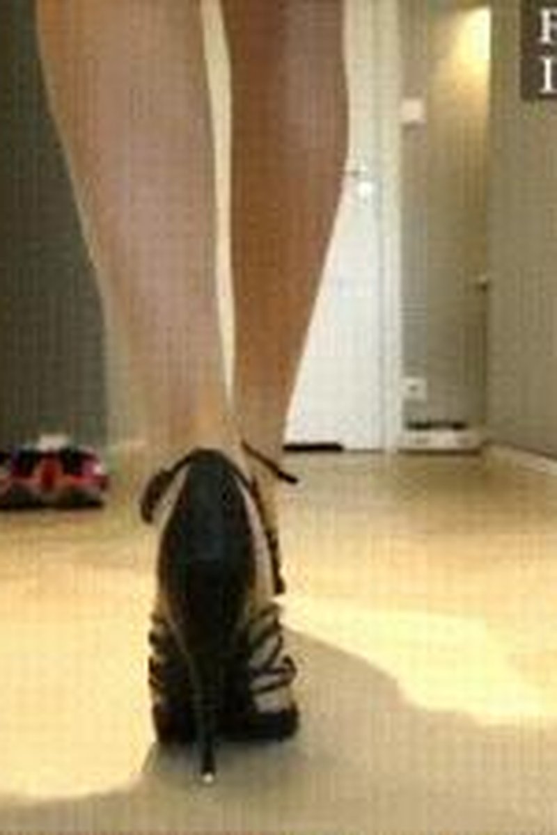 TP-iwantclipspolishmistress-elzbieta-use-toilet-slave-hidden-in-toilet-seat-polish-language-hd-2560x1440