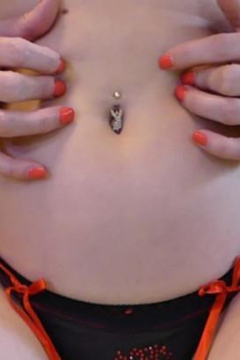 Nesty Bellybutton Tease - Screenshot 1 of 4 - Belly Fetish