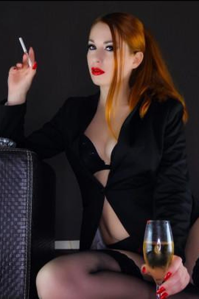 Relaxing Boss Smoking Fhd - Screenshot 1 of 4 - Boss