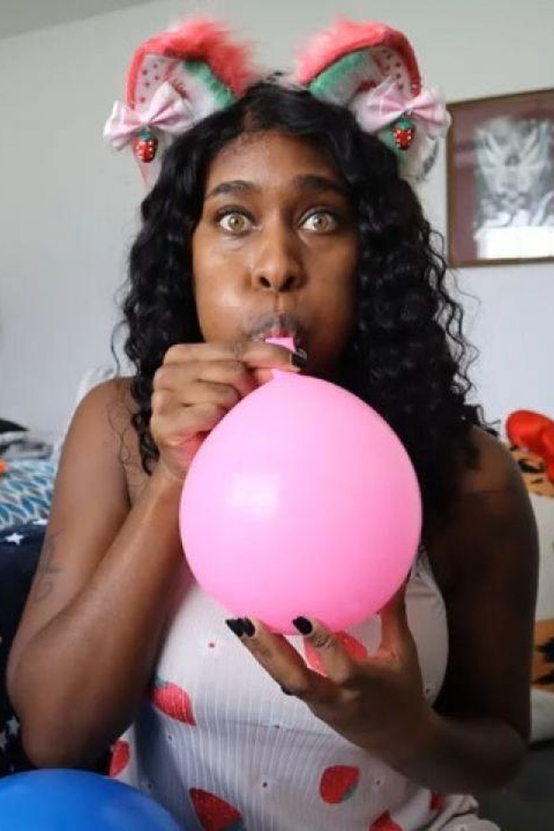 First Balloon Blowing - Screenshot 1 of 4 - Balloon Fetish