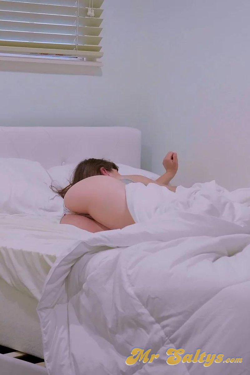 Teasing Daddy - Screenshot 1 of 4 - Brown Hair