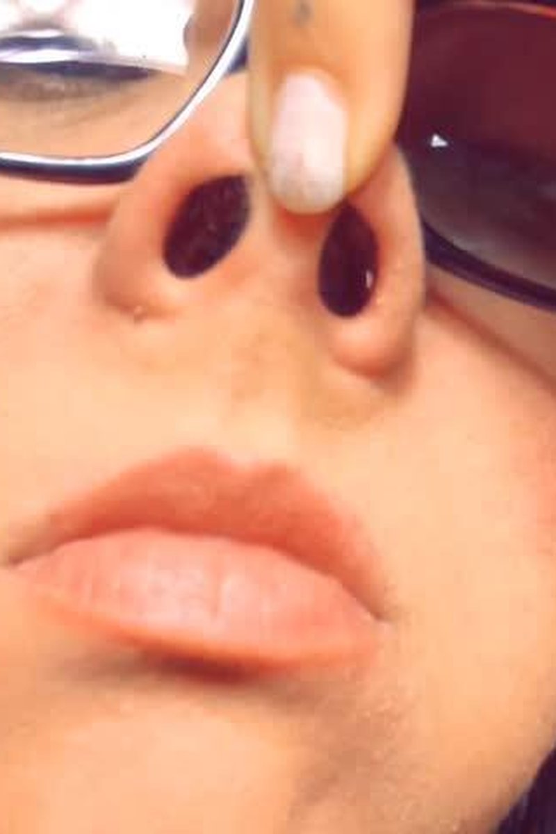 Nose Picking - Screenshot 1 of 4 - Fetish