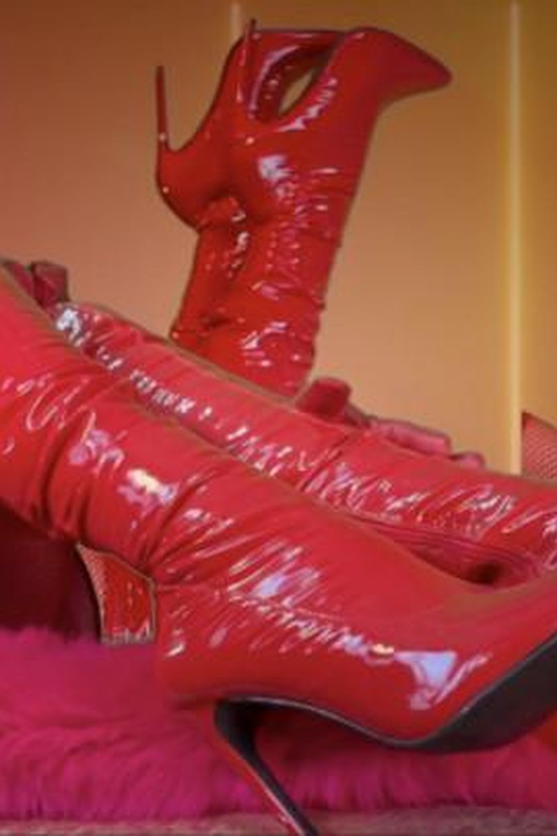 Boot Worship - Screenshot 1 of 4 - Boots