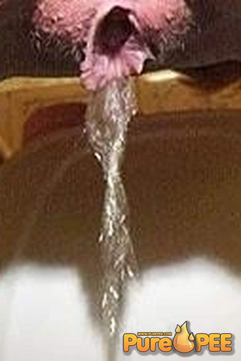 Cute Redhead Peeing - Screenshot 1 of 4
