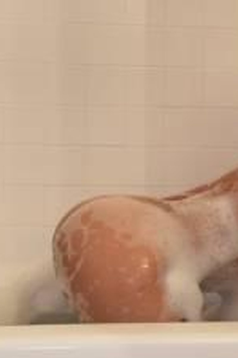 Bubble Bath Sneeze Attack - Screenshot 1 of 4 - Ass Fetish