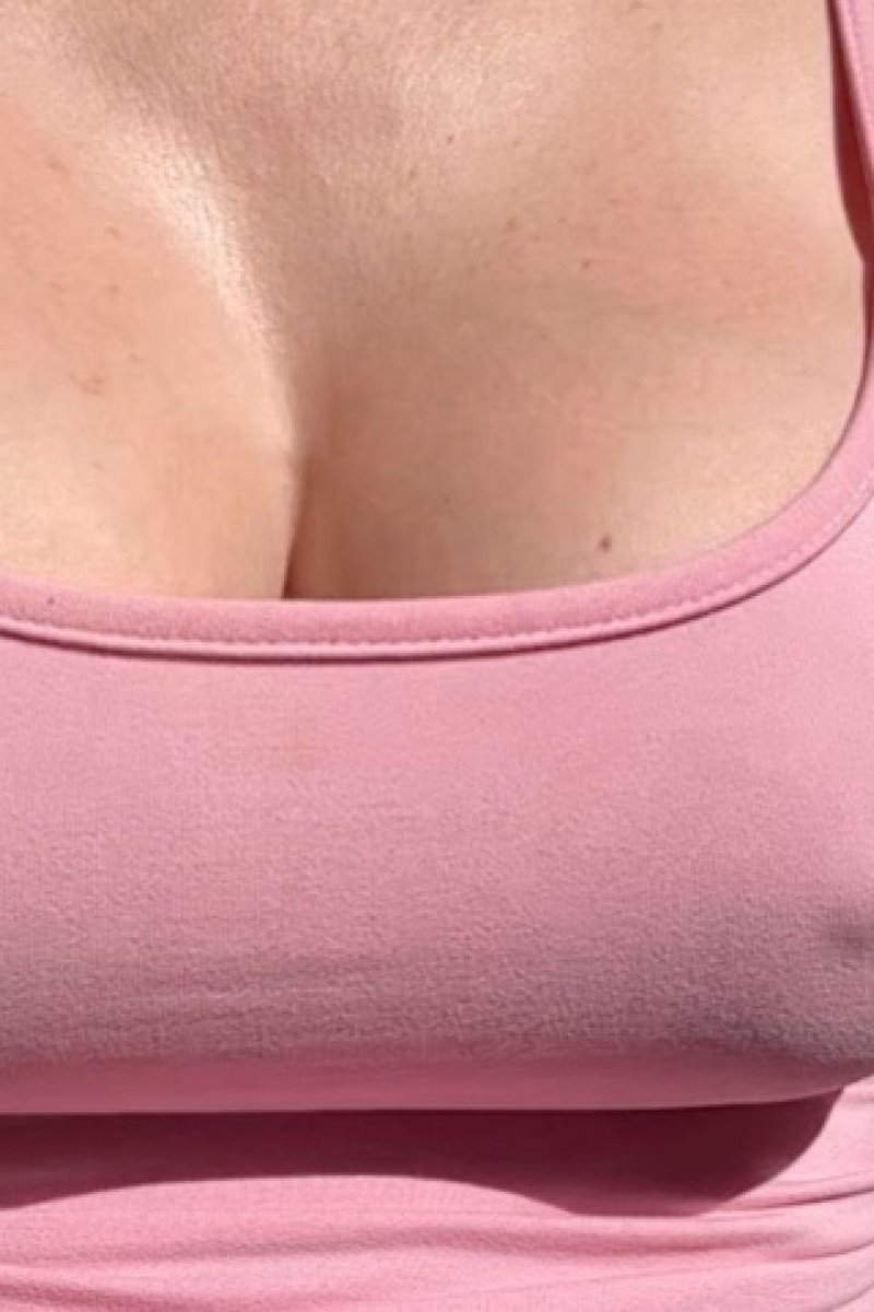 Big Boobs Bouncing Outdoor - Screenshot 1 of 4 - Boobsfetish