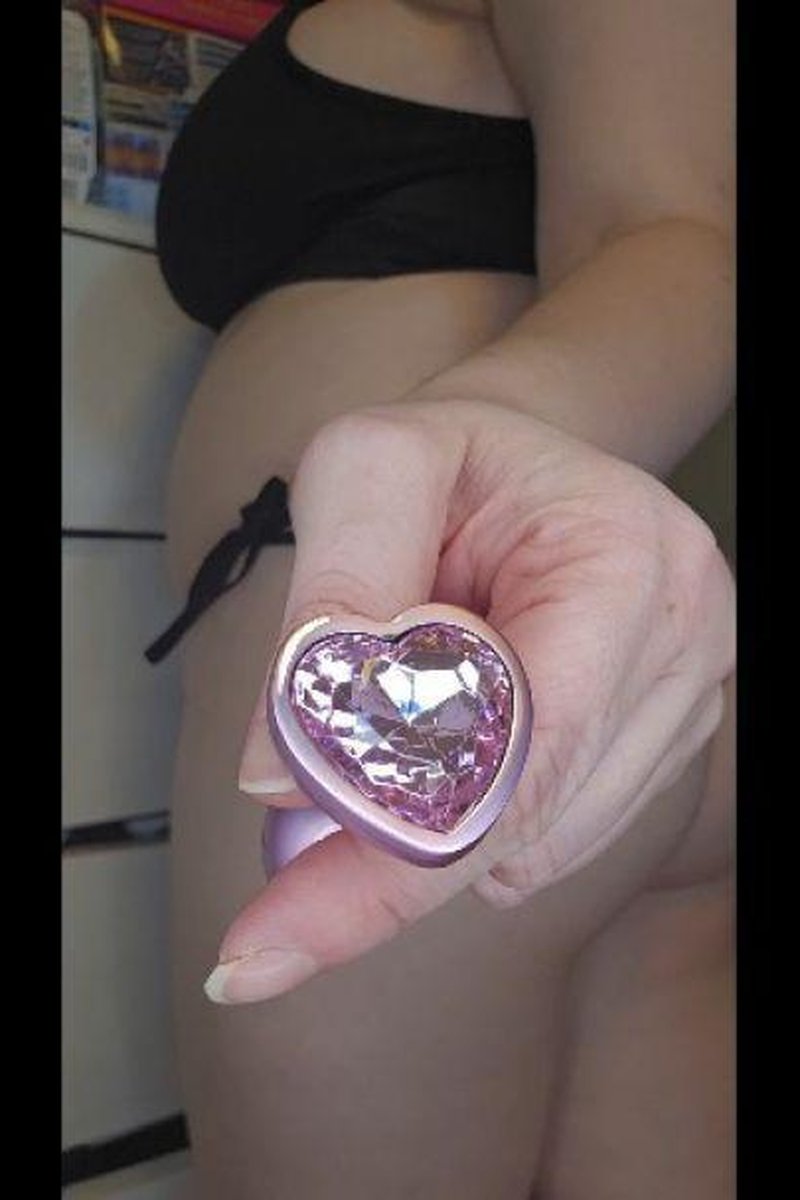 Cute Buttplug Insertion - Screenshot 1 of 4 - Ass Fetish