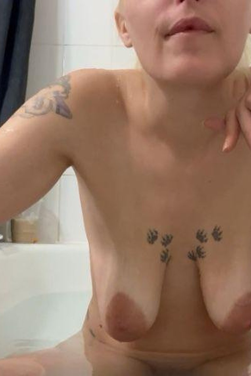 Bath Smoking - Screenshot 1 of 4 - Bathroom
