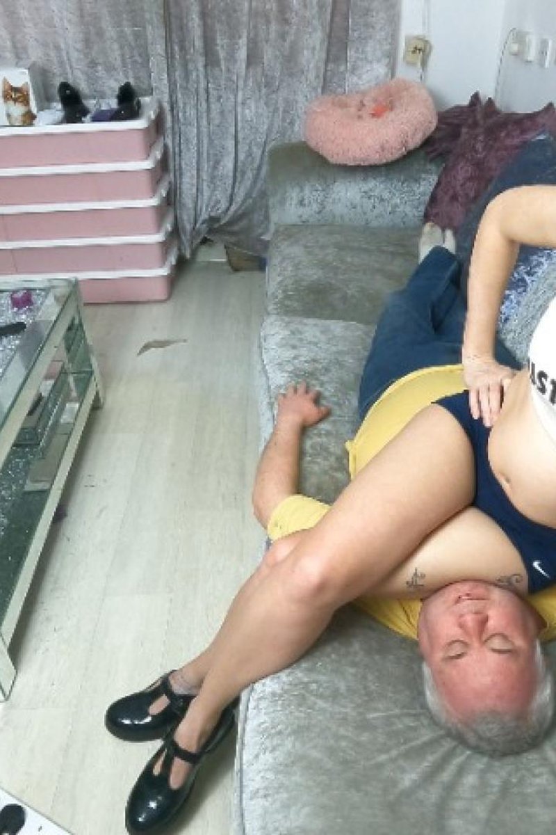 Danielle Nike Pro Short Shorts Throat Sitting - Screenshot 1 of 4 - Chest Sitting