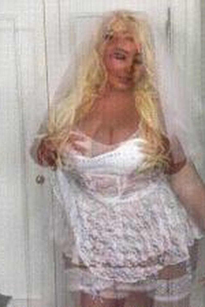 Wedding Belle (Bride) - Screenshot 1 of 4 - Big Ass