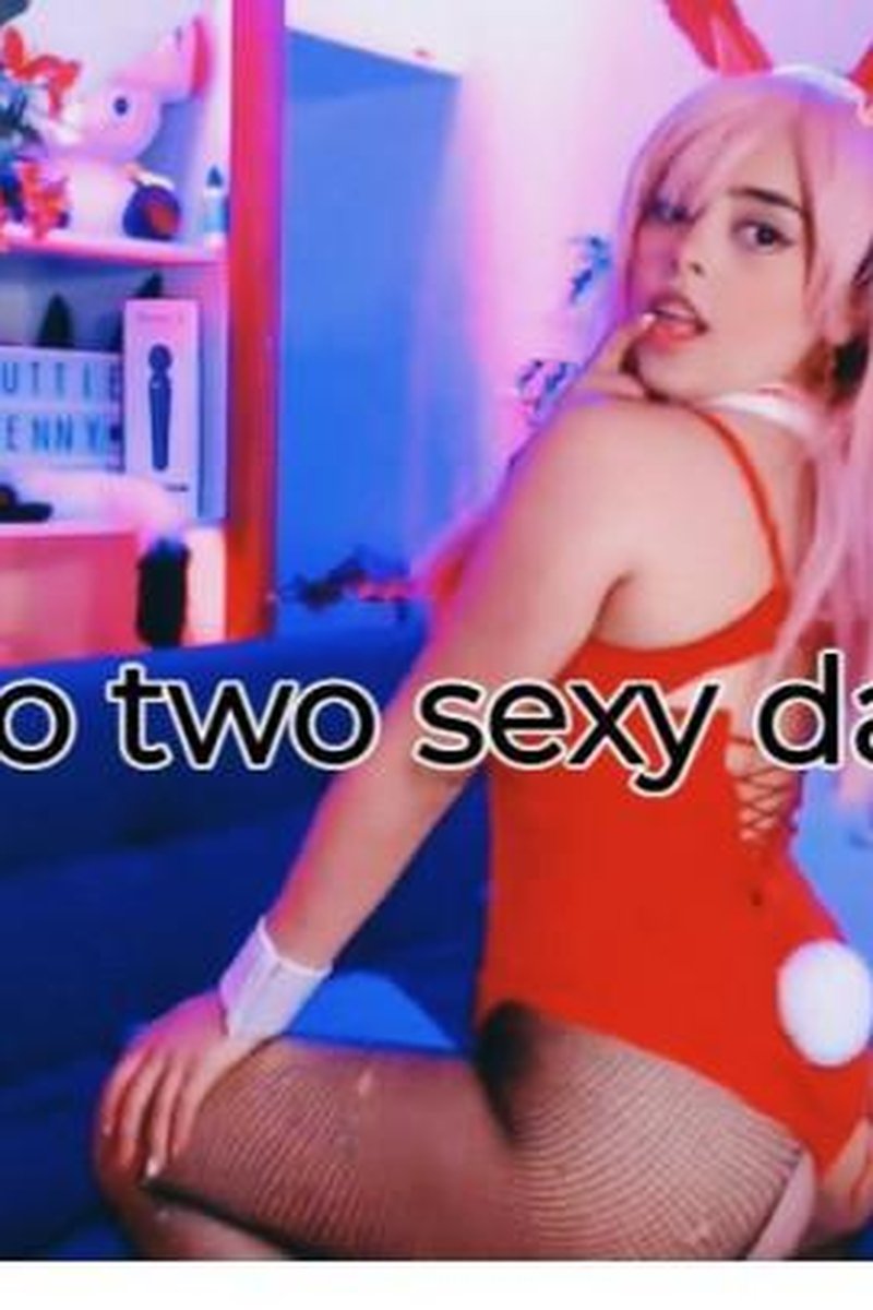 Zero Two Streaptease - Screenshot 1 of 4 - Asian