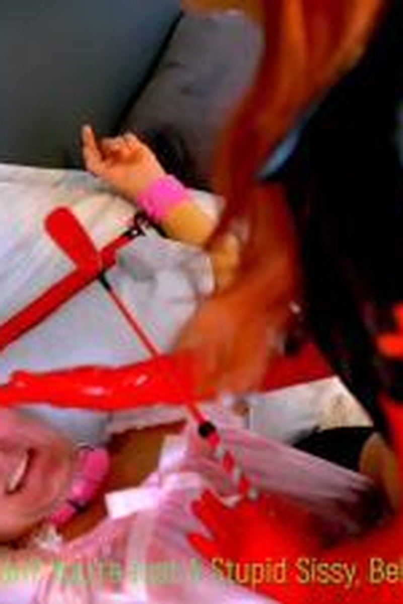 Sissy Trash Can - Screenshot 1 of 4 - Ass Smothering