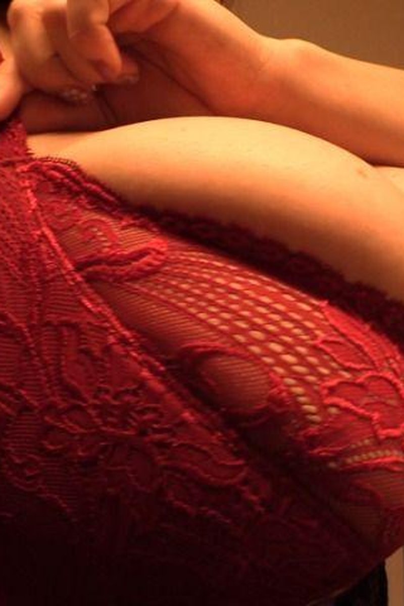 Bra Change 2 - Screenshot 1 of 4 - Bra