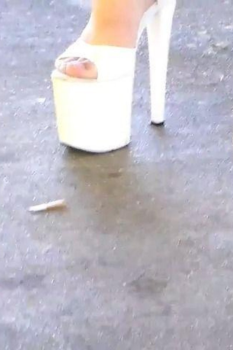 Crush While Walking - Screenshot 1 of 4 - Food