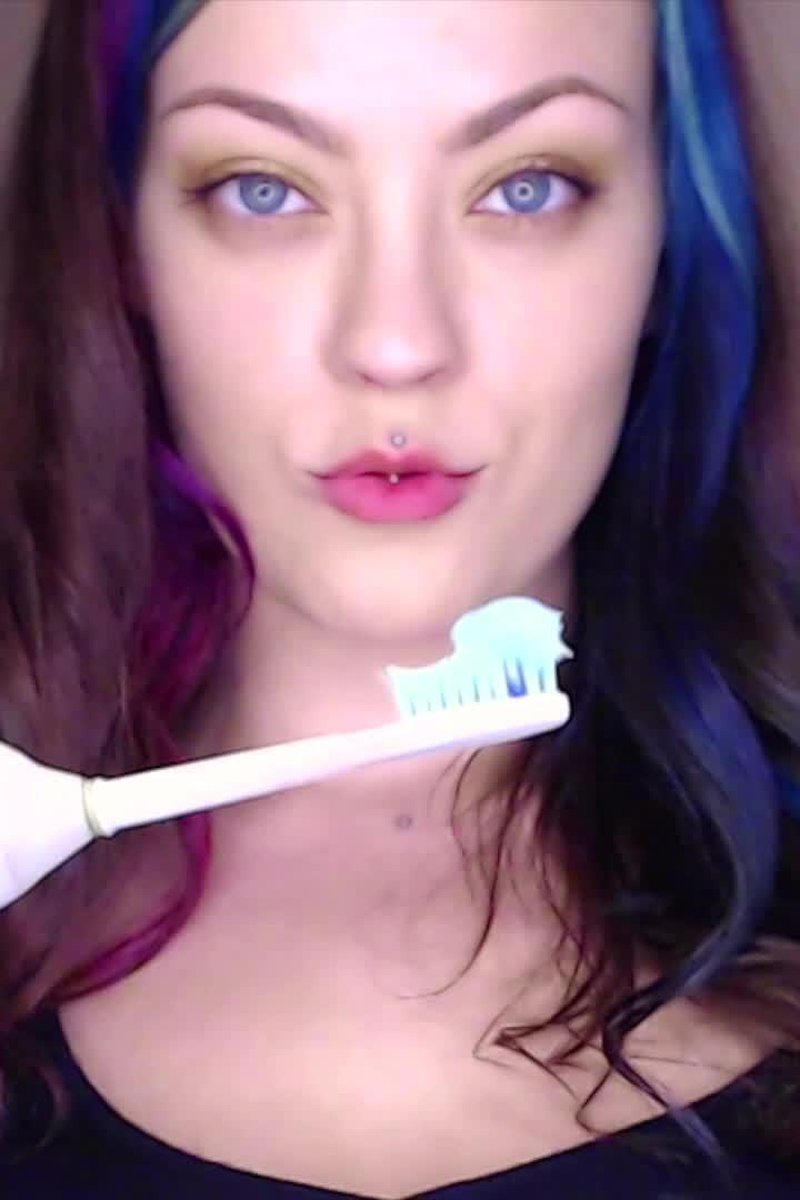 Toothpaste Spit Worship - Screenshot 1 of 4 - Femdom